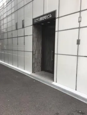 ミナミ御徒町ビルの外観