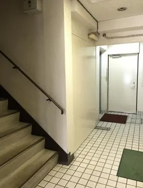 寿高ビルの外観
