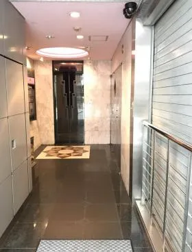 幸運館ビルの外観