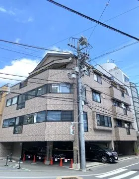 北参道ウイングビルの外観