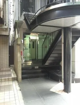 第5定石ビルの外観