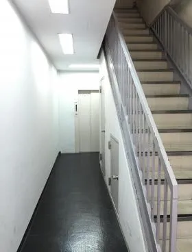 花門ビルの外観