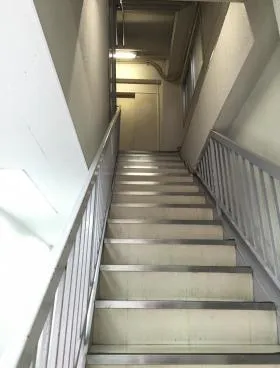 花門ビルの外観
