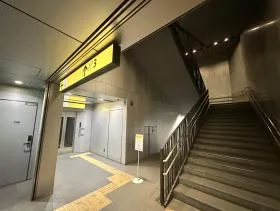 出入口3を目指す