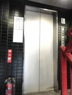 三福ビルの外観
