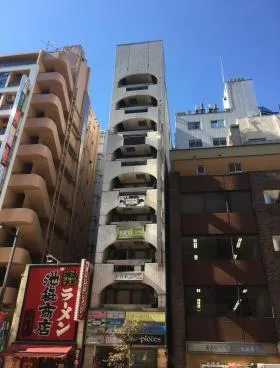 クリオネ池袋ビルの外観