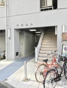 平松ビルの外観