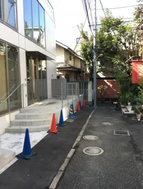 JINSHOビルの外観