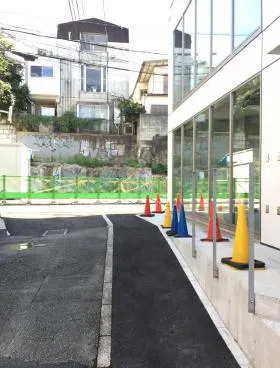 JINSHOビルの外観