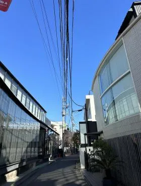 JINSHOビルの外観