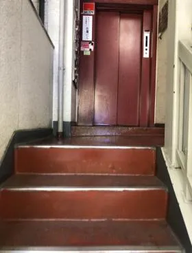 川島第2ビルの外観