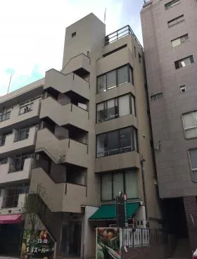 アークランド四谷ビルの外観