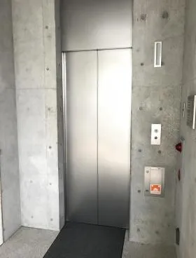 アーバンプレム南青山ビルの外観