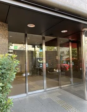 A-PLACE新橋ビルの外観