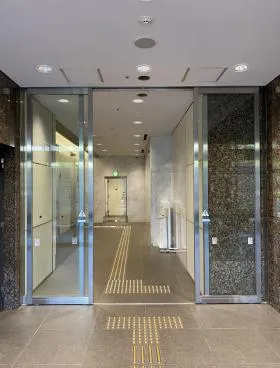 A-PLACE新橋ビルの外観