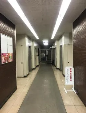 アゼリア東広ビルの外観