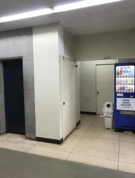 アゼリア東広ビルの外観