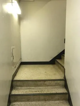 アゼリア東広ビルの外観