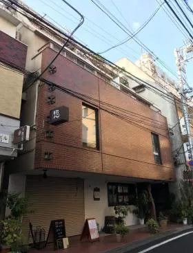 正起ビルの外観