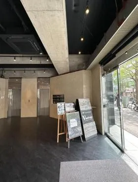 Dスクエア新宿ビルの外観