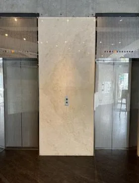 Dスクエア新宿ビルの外観