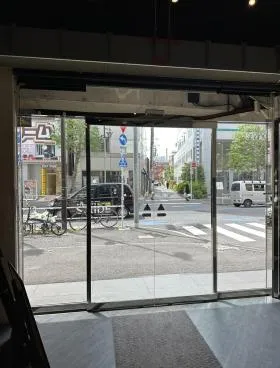 Dスクエア新宿ビルの外観