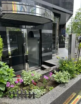Dスクエア新宿ビルの外観