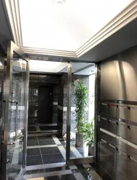 芳和三田綱坂ビルの外観