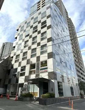 芳和三田綱坂ビルの外観
