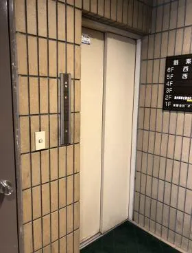 西野ビルの外観