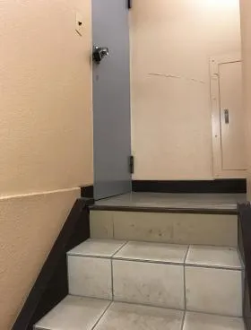 ZEEKS四谷坂町ビルの外観