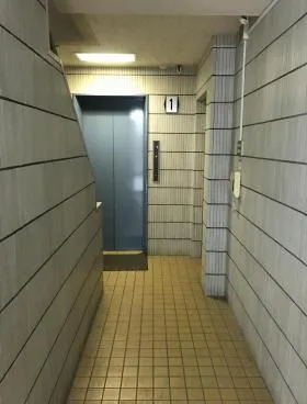 謄栄社ビルの外観