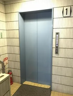 謄栄社ビルの外観