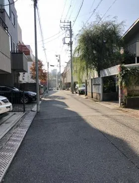 Rビルの外観