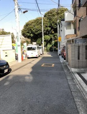 Rビルの外観