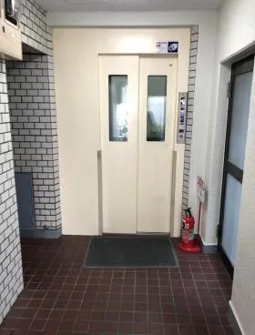 プラザ芝ビルの外観