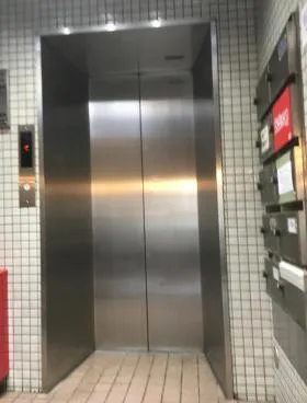 鈴井ビルの外観