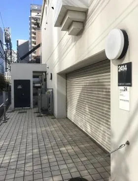 2414ビルの外観