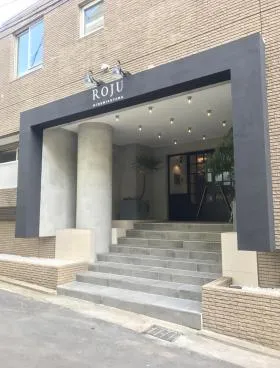 ROJU MINAMIAOYAMA(ロジュミナミアオヤマ)ビルの外観