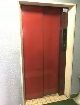 小安ビルの外観