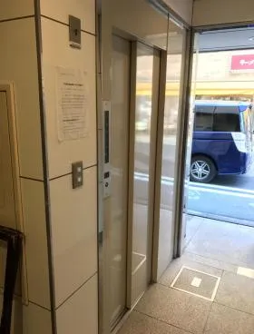 日本橋会館ビルヂングの外観