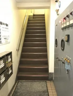 東新ビルの外観