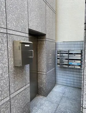 雄邦ビルの外観