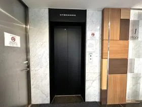 四谷荒木町スクエアビルの外観