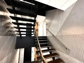 四谷荒木町スクエアビルの外観