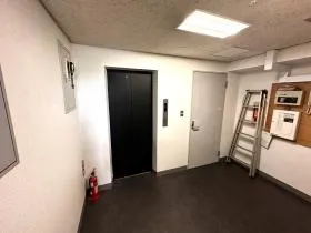 四谷荒木町スクエアビルの外観