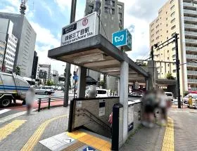 出入口4から地上に出る