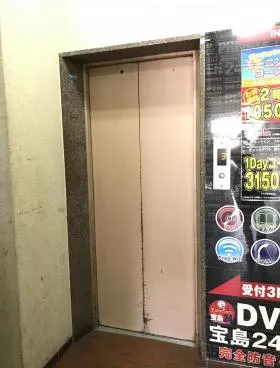 中野駅前ビルの外観