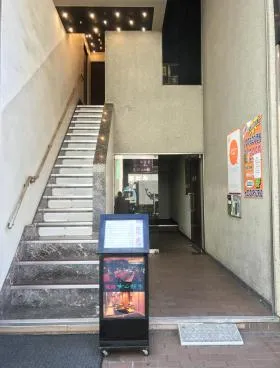司ビルの外観