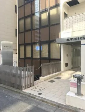 虎ノ門372ビルの外観